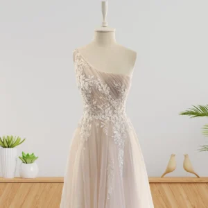 Romantic Leaf-Shaped Lace Wedding Gown with Draped Tulle Body and Salmon-Colored Lining (Wedding Dress / Bridal)