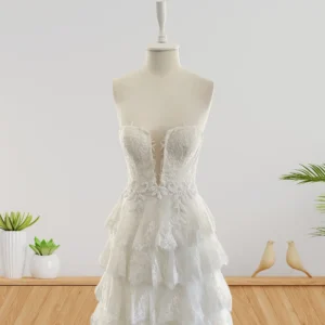 Dreamy Strapless Wedding Gown with Romantic Lace Belt and Layered Skirt (Wedding Dress / Bridal)